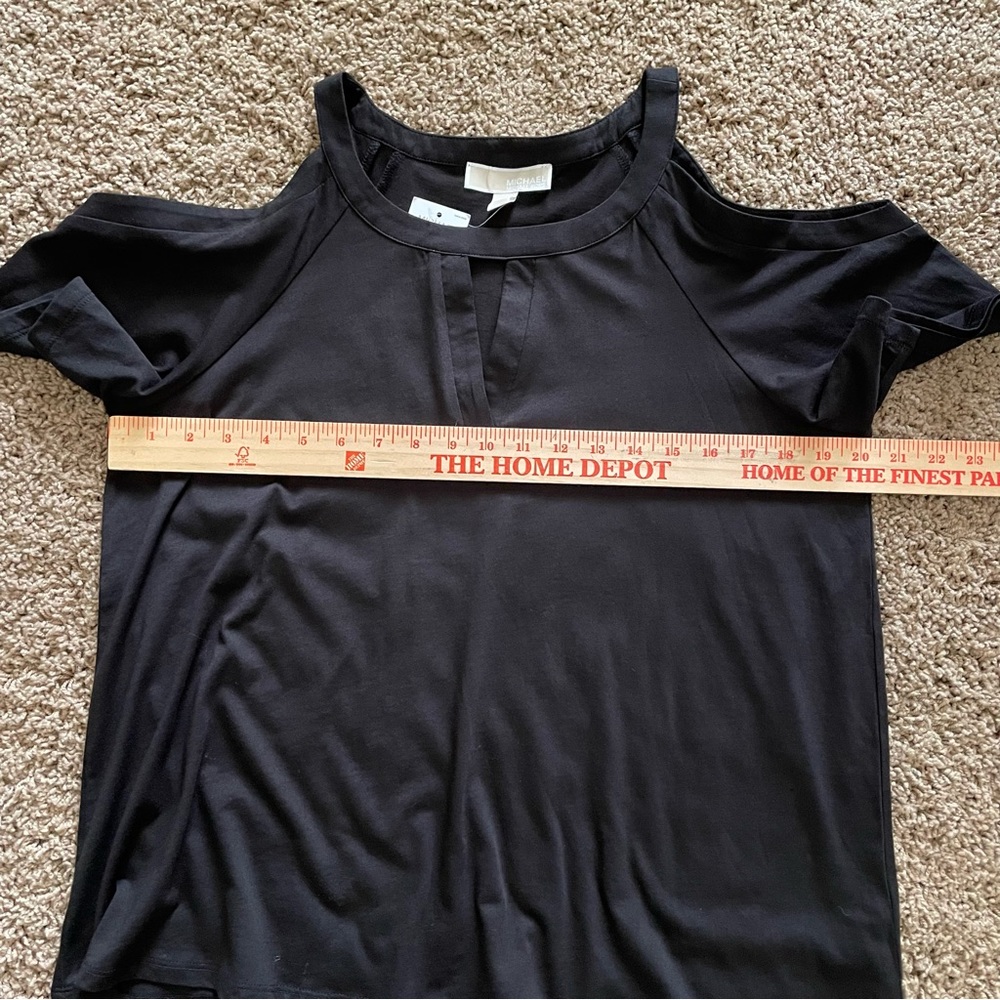 ❤️NWT ~ MICHAEL KORS BLACK SHORTSLEEVED COLD SHOULDER TOP - Sz XL - Picture 4 of 11